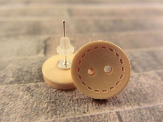 Preview: Holzknopf Ohrstecker mit Naht Gravur Holz Natur